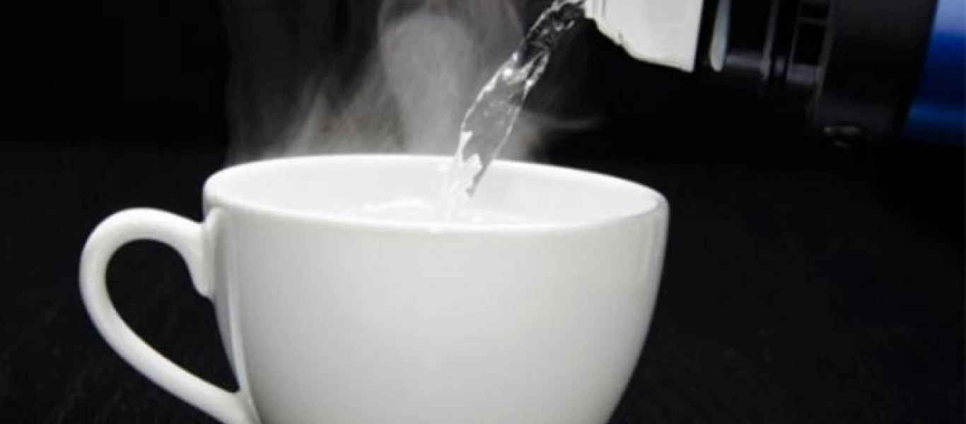 Τα βασικά οφέλη του να πίνεις ζεστό νερό